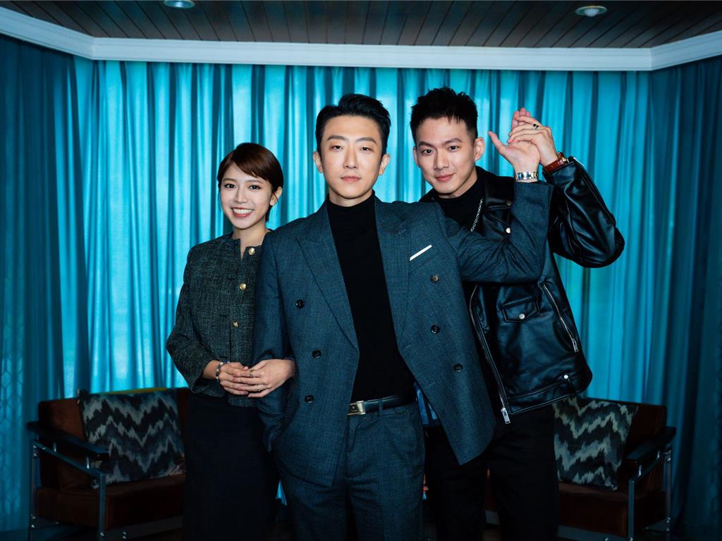 昔日“角头”变身“霸总”！张怀秋新片吻戏不断，搭档张钧甯旗下 25 岁新人