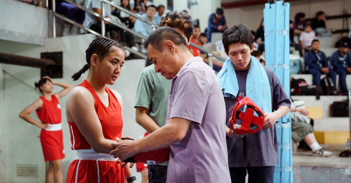 “社恐”女星街头“疯狂安利”！等红灯连摩托车骑手也不放过