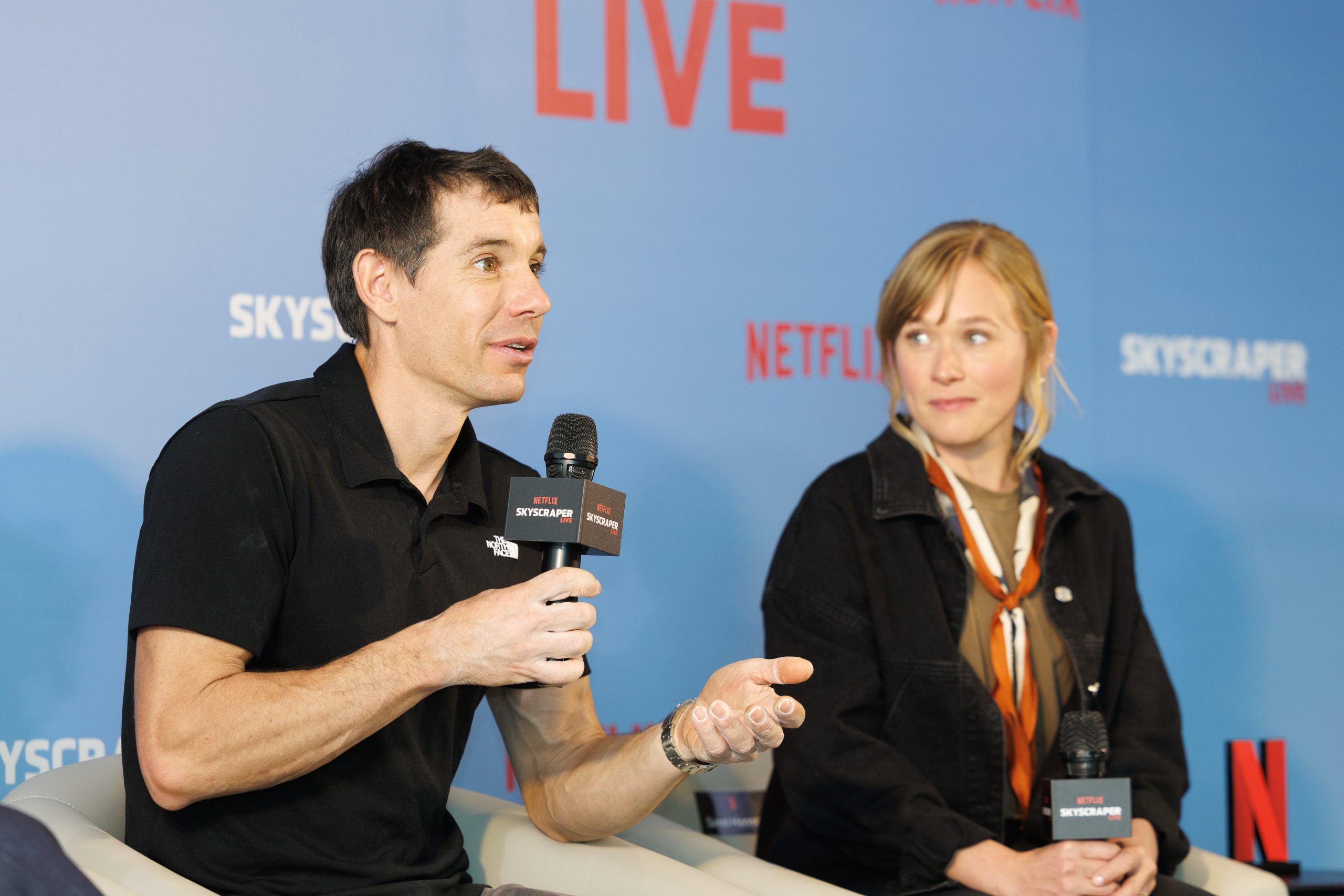 嫁给那个“随时会摔死”的男人：揭秘《徒手攀岩》背后，被视为“成功阻碍”的桑妮