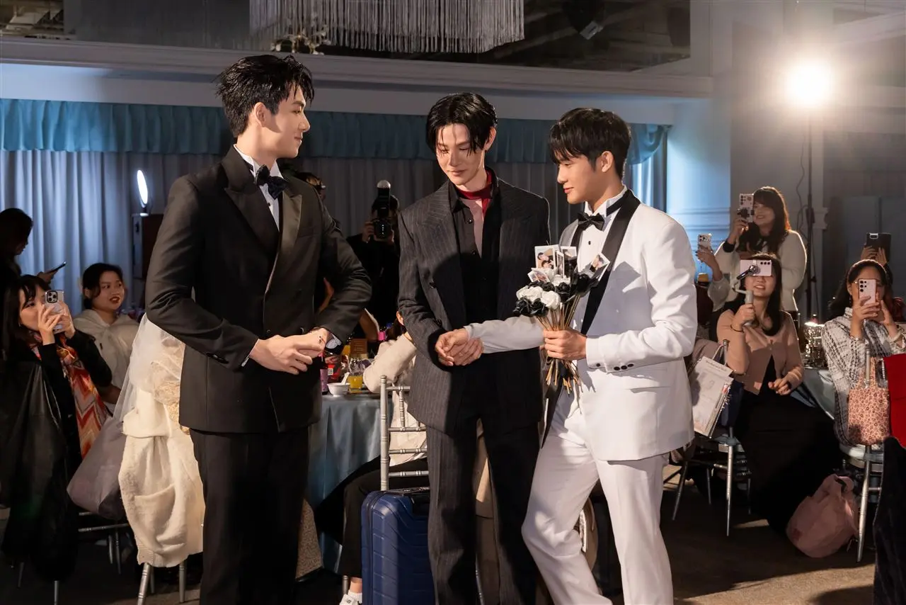 抢先 Lulu 陈汉典!大热 BL 剧组大摆 18 桌办“梦幻婚礼”,夏和熙以家长身份送新郎出嫁 抢先 Lulu 陈汉典!大热 BL 剧组大摆 18 桌办“梦幻婚礼”,夏和熙以家长身份送新郎出嫁