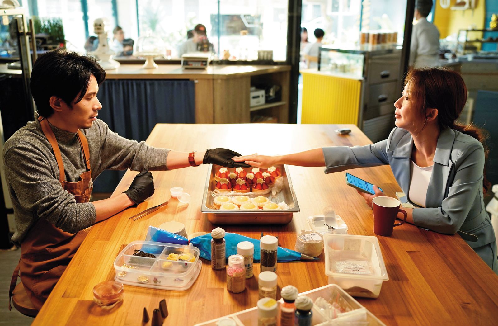 《何百芮》IP 宇宙大爆发：留美硕士导演接棒，地狱级爱情喜剧火辣回归