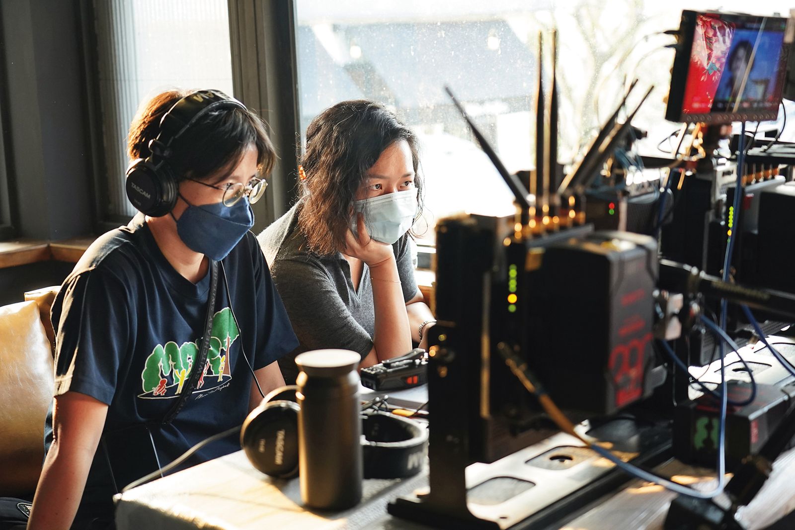 从侧拍师逆袭成为导演，张琼文入主《何百芮的地狱恋曲》，立志用视觉细节“一眼逗笑观众”