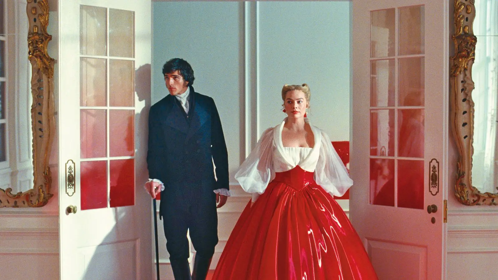 玛格特·罗比版《呼啸山庄》:欲望蔓延,古典名著拍出了《五十度灰》的禁忌张力 玛格特·罗比版《呼啸山庄》:欲望蔓延,古典名著拍出了《五十度灰》的禁忌张力