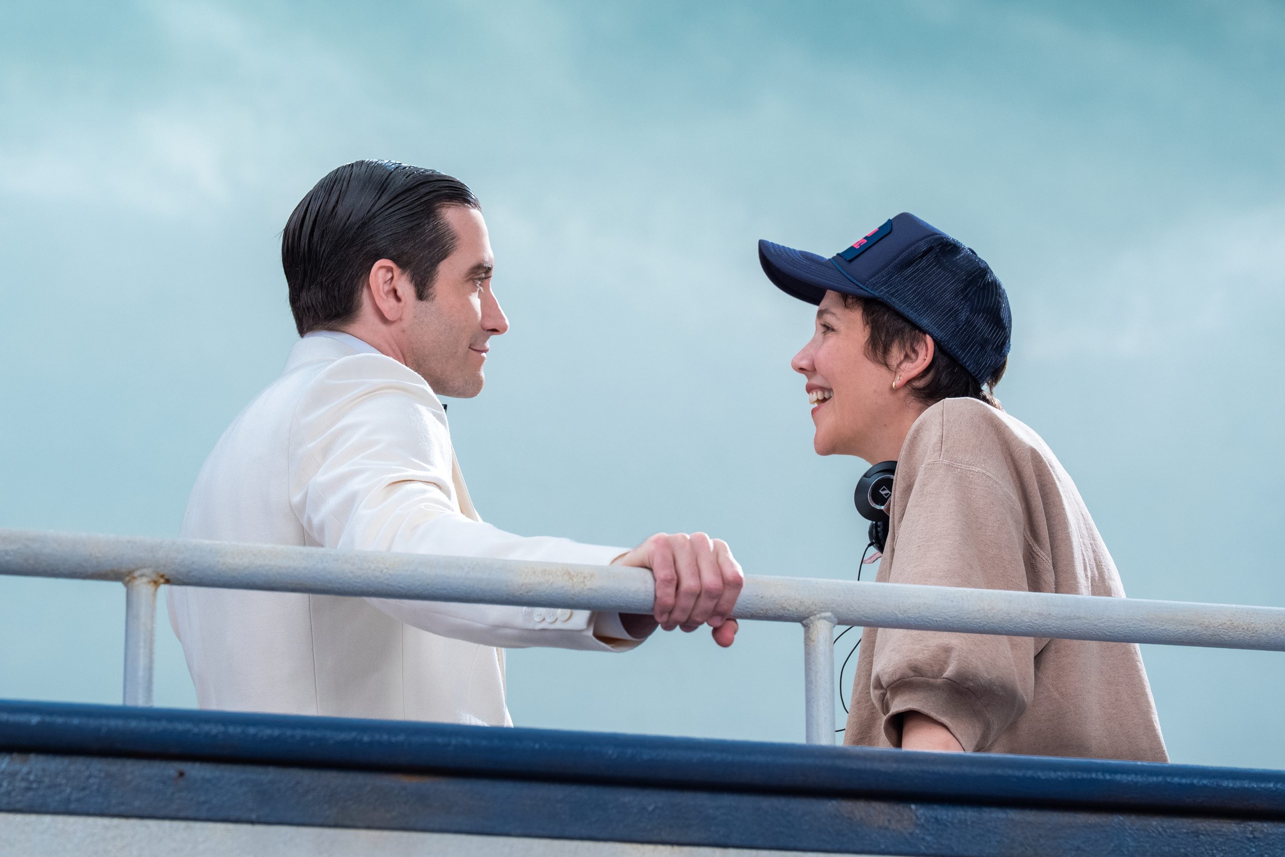 克里斯汀·贝尔深情告白“我是怪物”：电影《致新娘》首映口碑大爆，开启朋克视觉革命